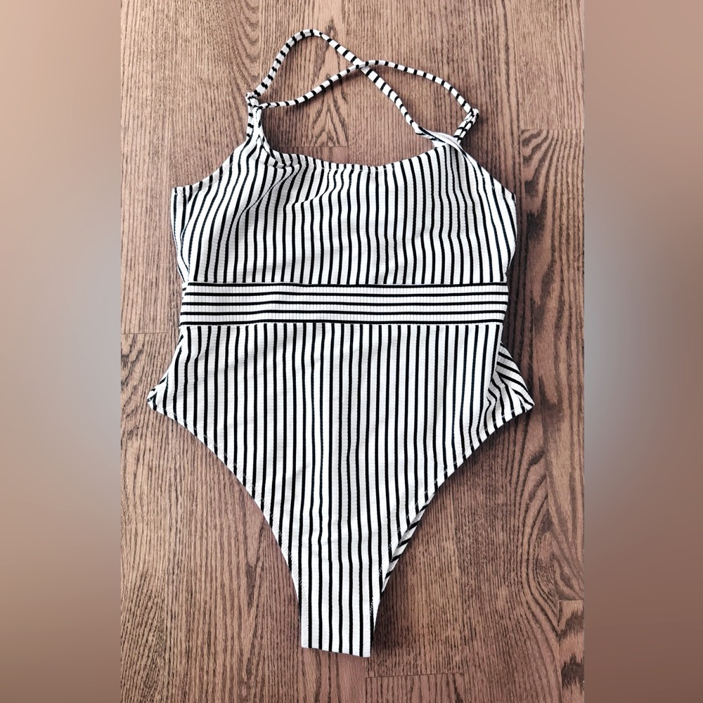 Shade & Shore One piece bathing suit L